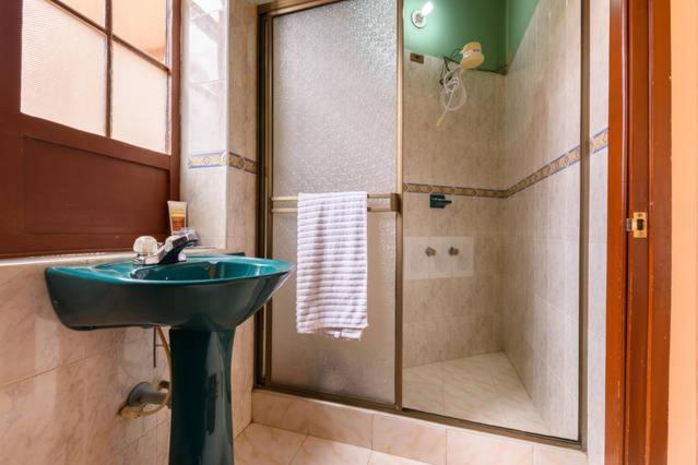 Casa del Sol - Habitación Doble con baño privado - 3