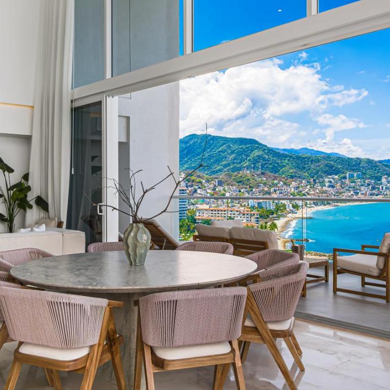 Beachfront Luxury 4BR Penthouse with Incredible Ocean Views - Apartment - 42