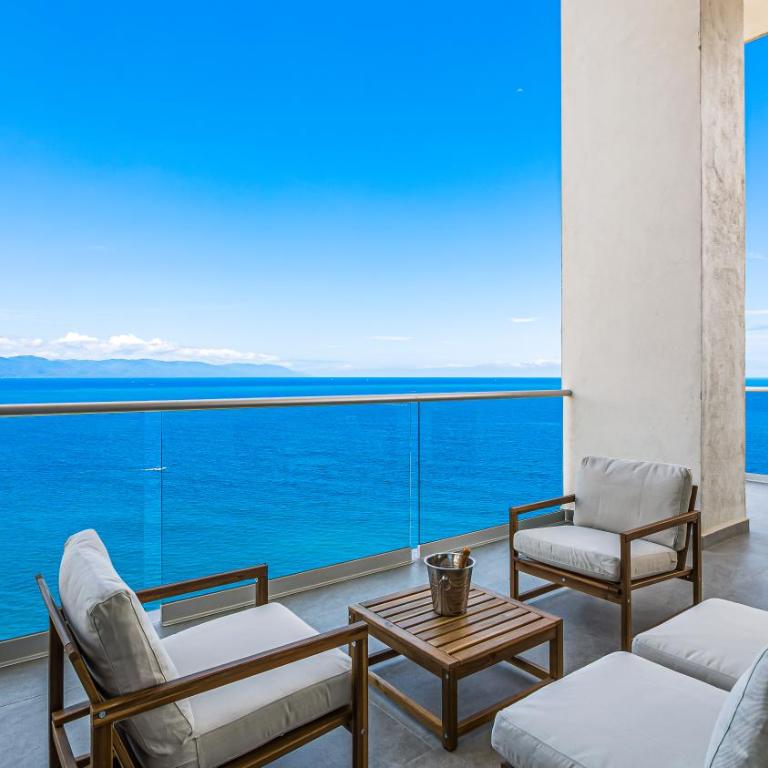 Beachfront Luxury 4BR Penthouse with Incredible Ocean Views - Apartment - 45