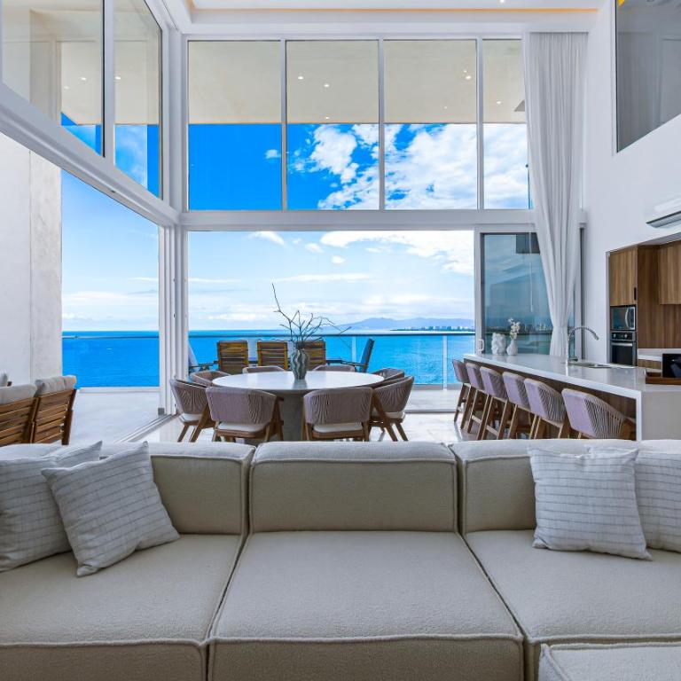 Beachfront Luxury 4BR Penthouse with Incredible Ocean Views - Apartment - 58