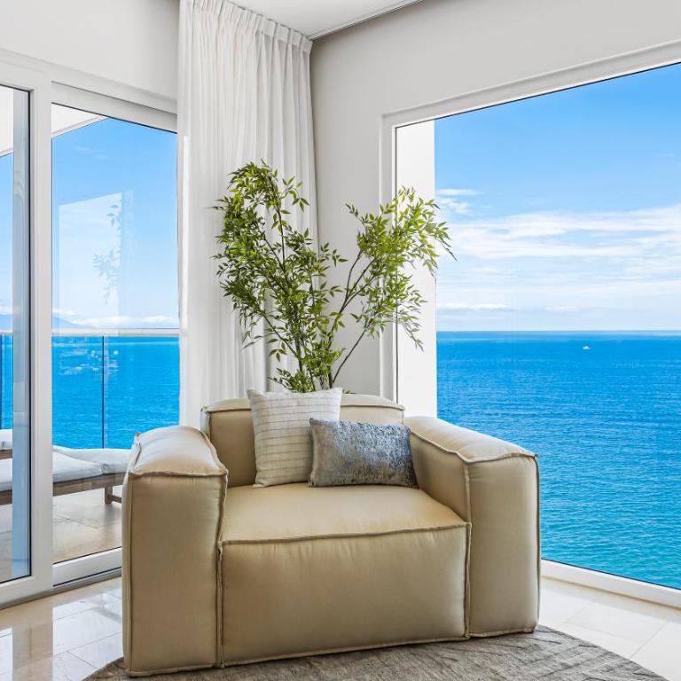 Beachfront Luxury 4BR Penthouse with Incredible Ocean Views - Apartment - 61