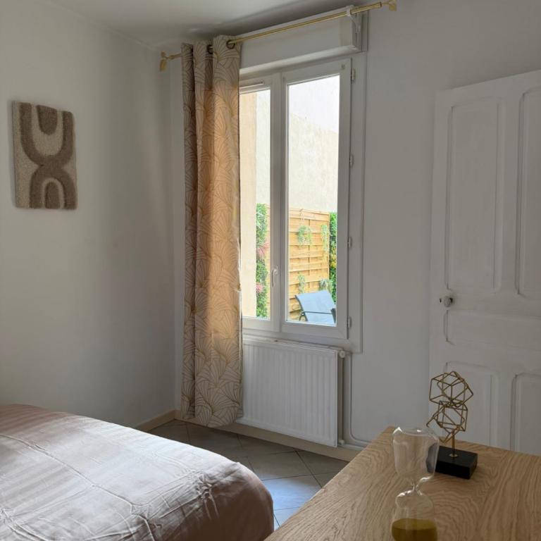 Appartement centre-ville avec patio et climatisation - Appartement 2 Chambres - 15