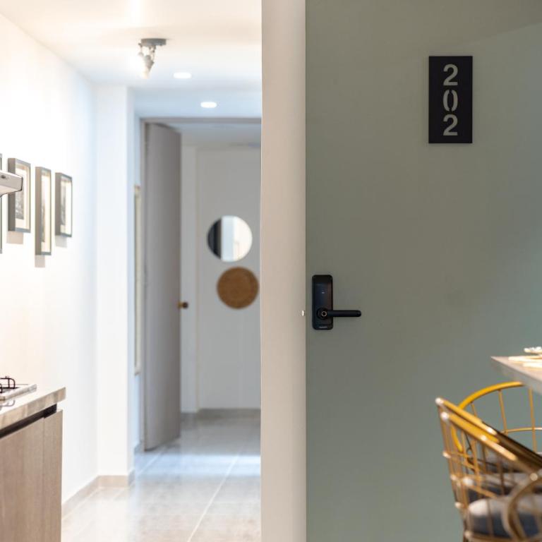 AC, 7 personas, 202 Cinque 7540, cerca al Estadio - Three-Bedroom Apartment - 4