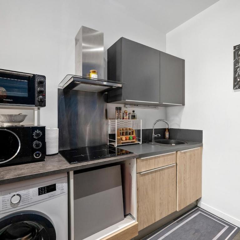 Port of Nice Sleeps 4 A C Renovated - Appartement 2 Chambres - 11