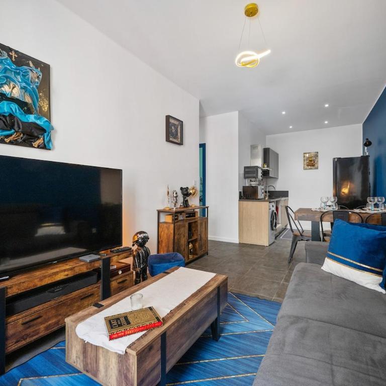 Port of Nice Sleeps 4 A C Renovated - Appartement 2 Chambres - 17
