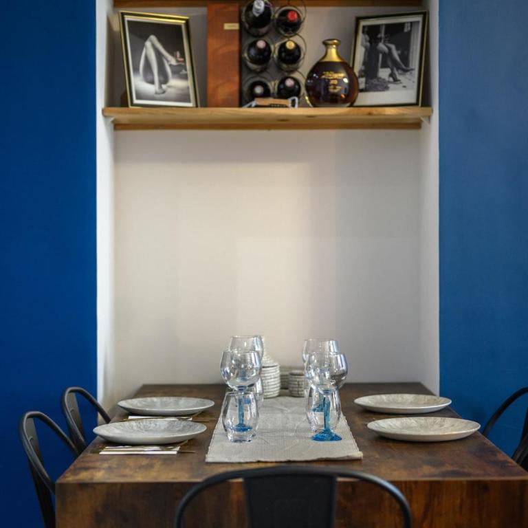 Port of Nice Sleeps 4 A C Renovated - Appartement 2 Chambres - 32