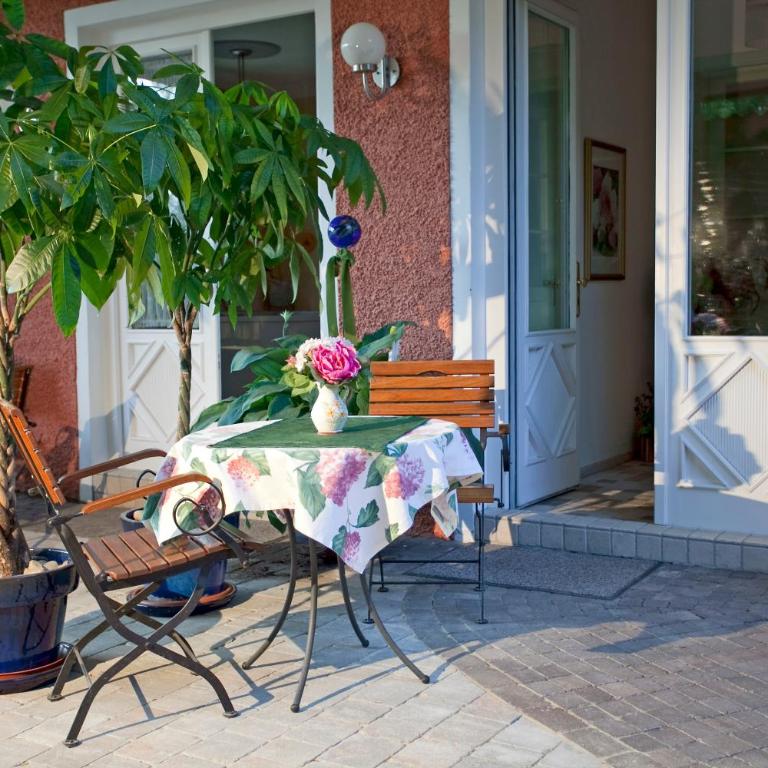 Apartments im Garten - Haus Anna - Apartment mit Terrasse und Gartenblick - 10