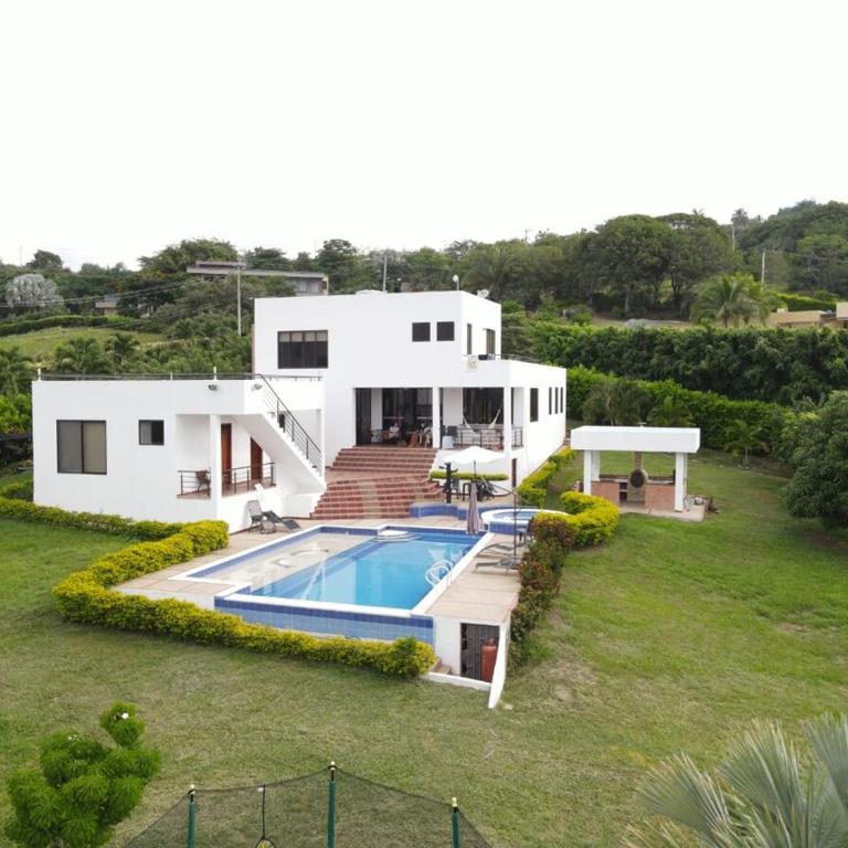 Summer House Villa en Condominio privado La Mesa Cundinamarca - Casa de 3 dormitorios - 1