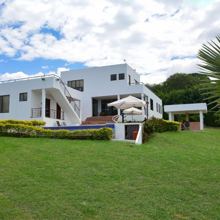Summer House Villa en Condominio privado La Mesa Cundinamarca - Casa de 3 dormitorios - 11