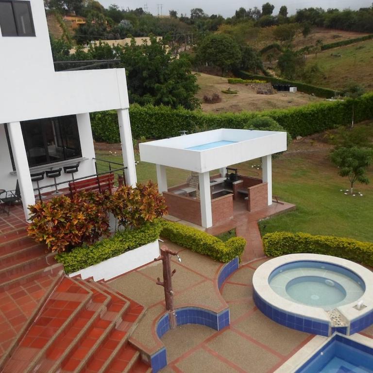Summer House Villa en Condominio privado La Mesa Cundinamarca - Casa de 3 dormitorios - 45
