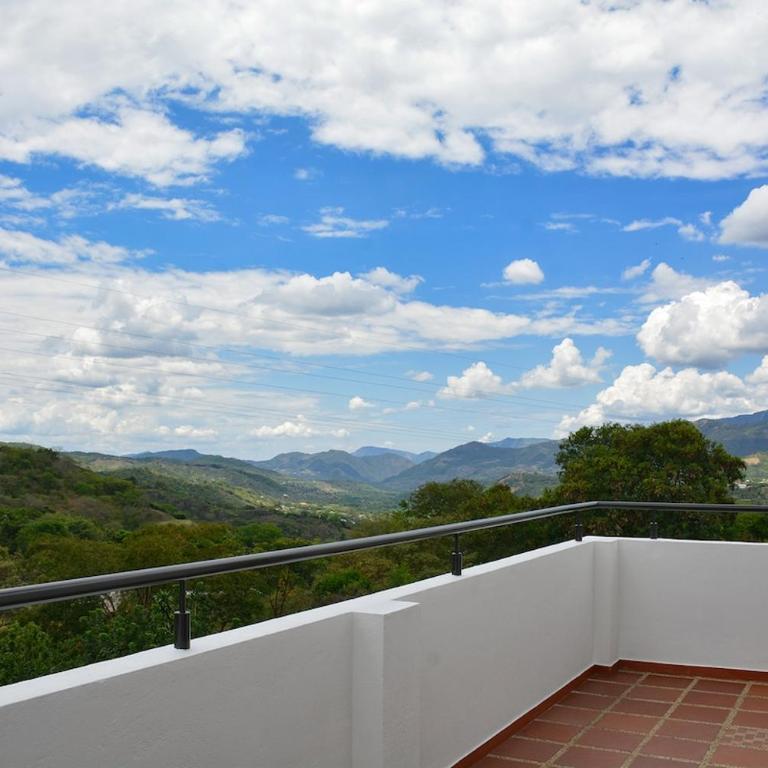 Summer House Villa en Condominio privado La Mesa Cundinamarca - Casa de 3 dormitorios - 48