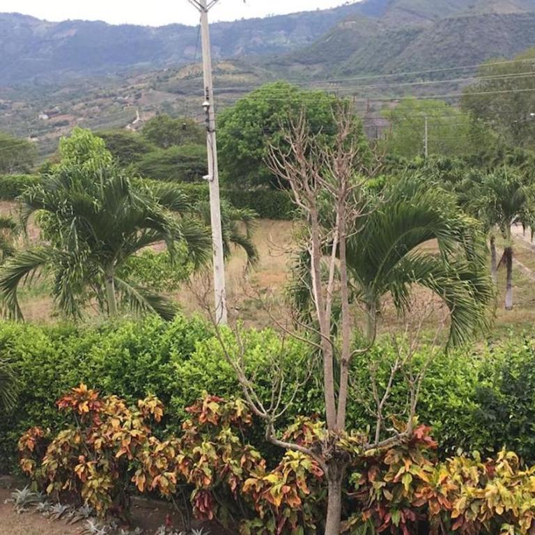 Summer House Villa en Condominio privado La Mesa Cundinamarca - Casa de 3 dormitorios - 60
