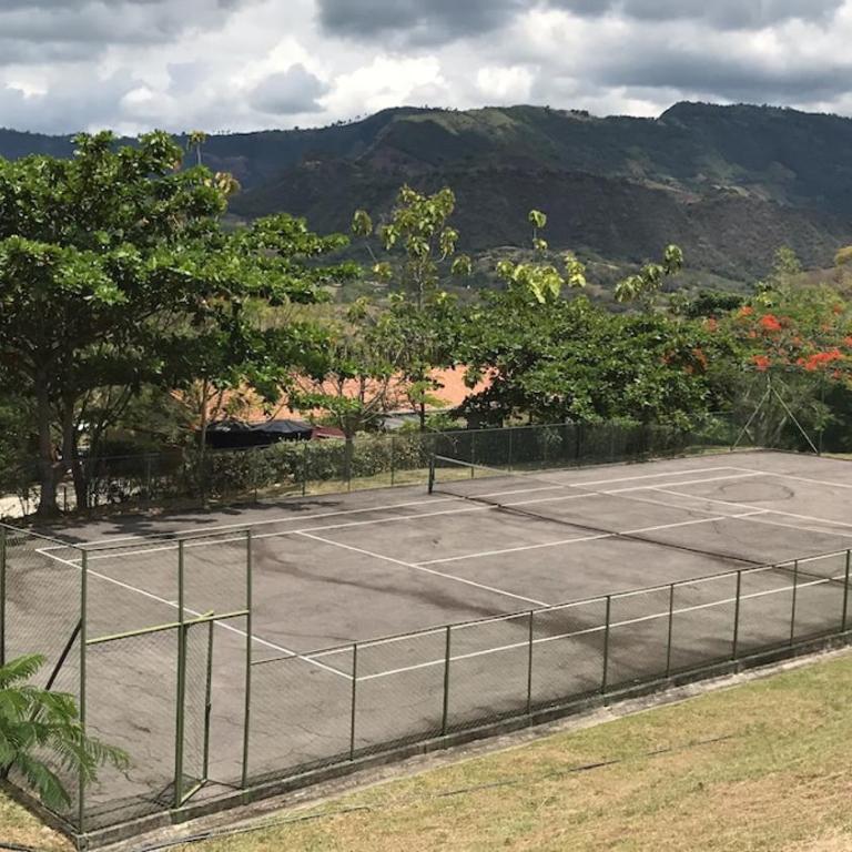 Summer House Villa en Condominio privado La Mesa Cundinamarca - Casa de 3 dormitorios - 65