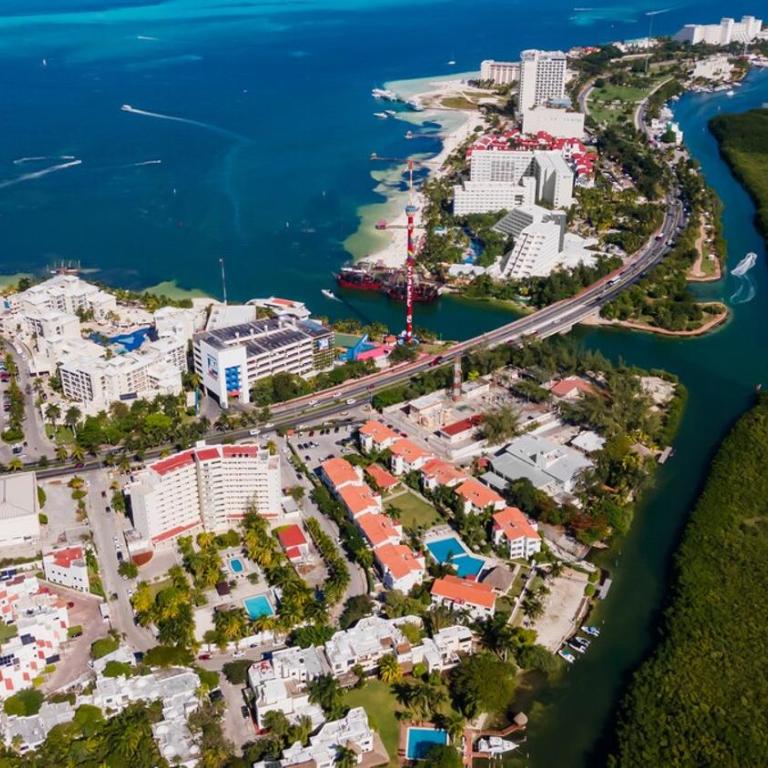 Incredible location in Hotel Zone, beautiful 3b condo - Apartamento de 3 dormitorios - 3
