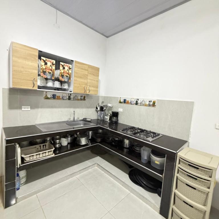CASA VACACIONAL REMODELADA EN CARMEN de APICALA - Three-Bedroom House - 7