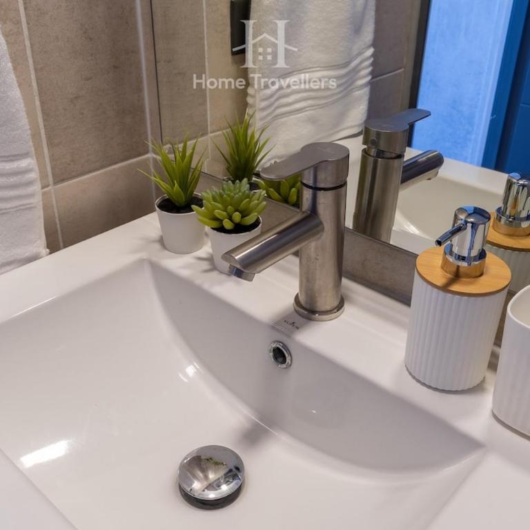 HT Moderno depto para 4 PAX with parking and AC - Two-Bedroom Apartment - 13