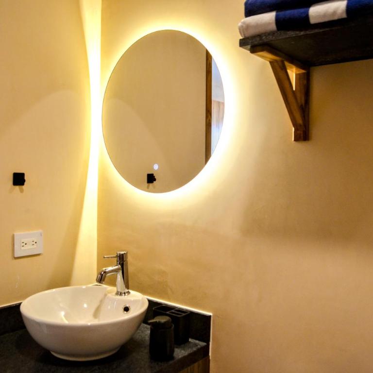 Luxury Caribique Ocean View Condo Jacuzzi Telescope Rooftop Pool - Studio Apartment with Balcony - 25