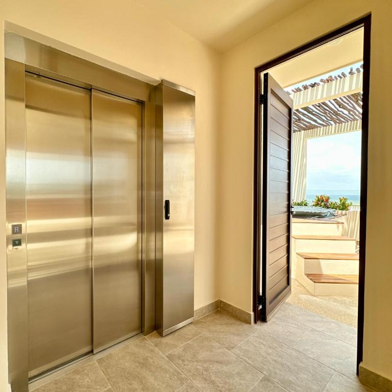 Luxury Caribique Ocean View Condo Jacuzzi Telescope Rooftop Pool - Studio with Sea View - 45
