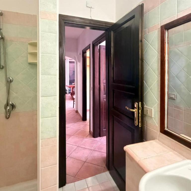 2 Bedroom Nice Apartment In Lu Bagnu - Appartamento Loft con 2 Camere da Letto - 9