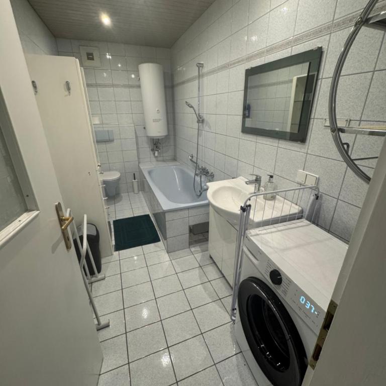 Park apartman Kertes ház Murau központjában gyönyörű kilátással Dog friendly garden house with a wonderful view in Murau centre - Suite 3 Chambres - 5