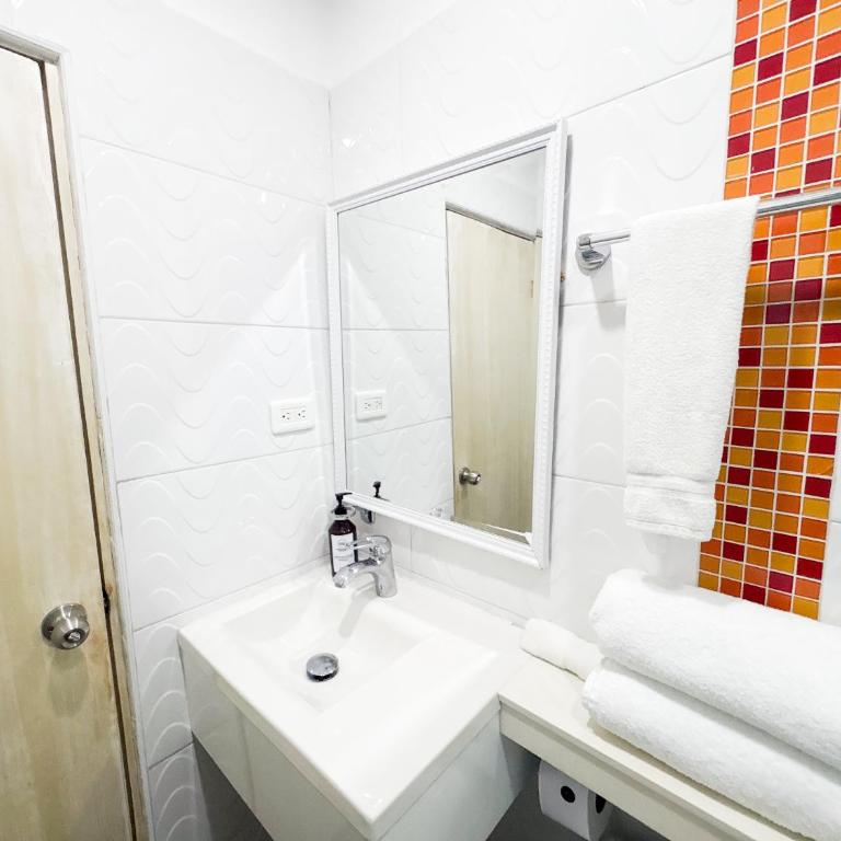 Casa Helena Hotel Centro Historico - Double Room with Balcony - 3