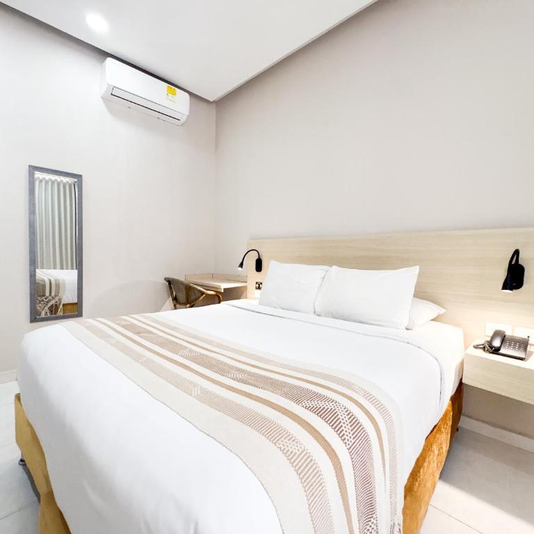 Casa Helena Hotel Centro Historico - Double Room with Balcony - 36