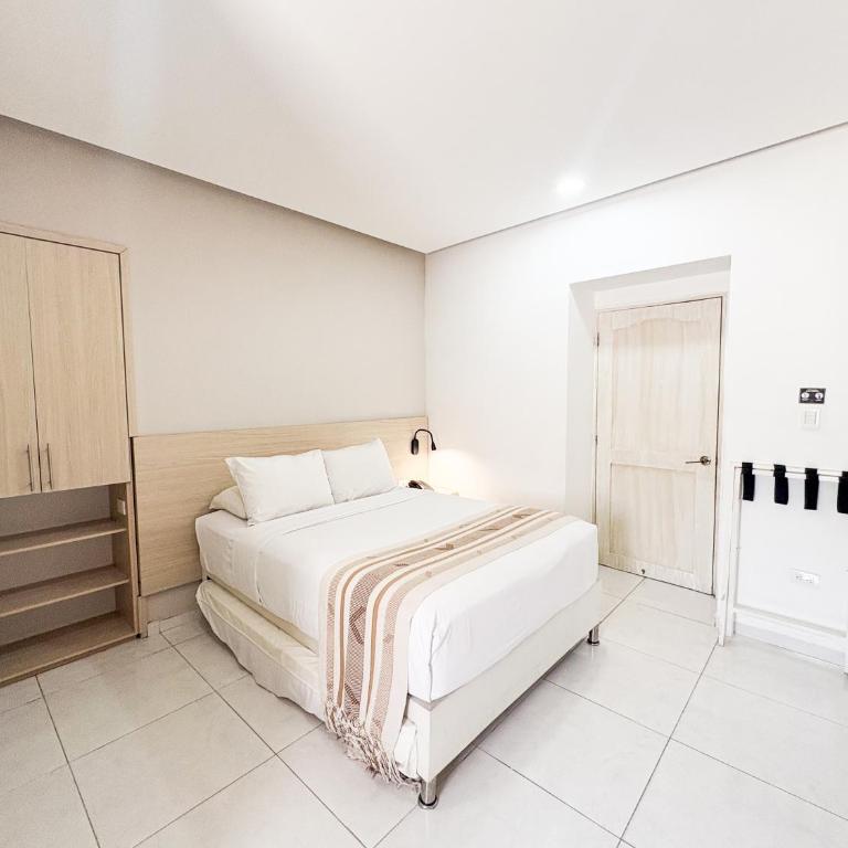 Casa Helena Hotel Centro Historico - Double Room with Private Bathroom - 8