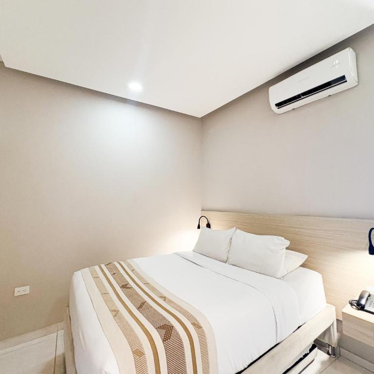 Casa Helena Hotel Centro Historico - Double Room with Private Bathroom - 27