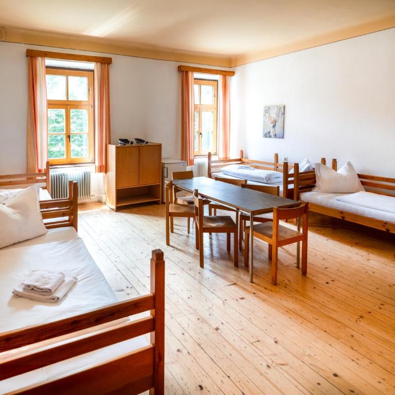 Gasthof Elisabeth - Quadruple Room with Shared Bathroom - 3