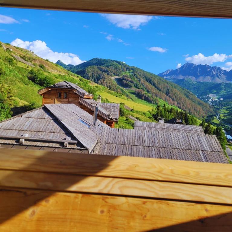 Prestigious 18 Person Chalet with Pool and Jacuzzi - Chalet - 40