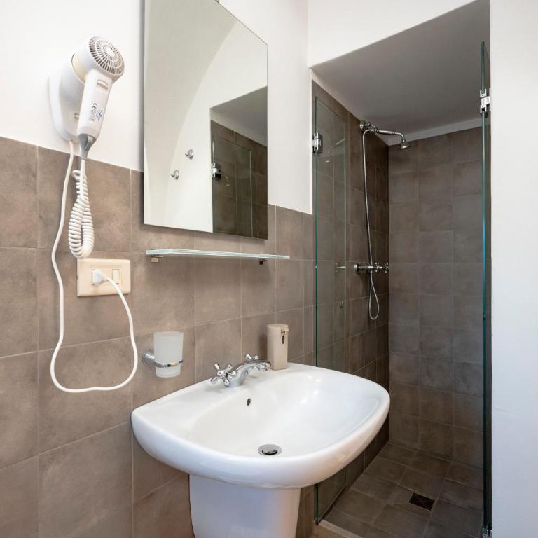 A casa di Antonia Rooms - Camera Queen Standard - 11