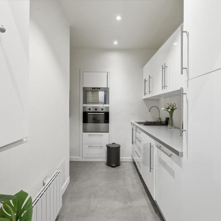 Sophisticated 1BR Near Opéra and Champs-Élysées - One-Bedroom Apartment - 13