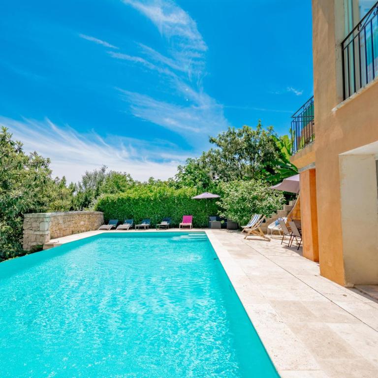 Joli villa avec sa grande piscine! - Villa - 8