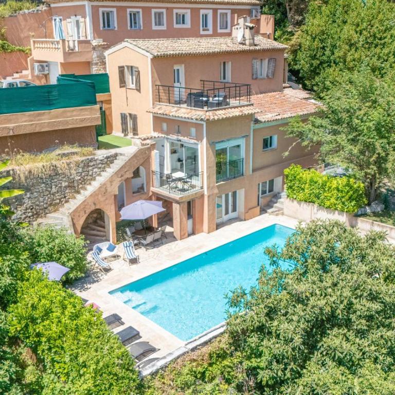 Joli villa avec sa grande piscine! - Villa - 1