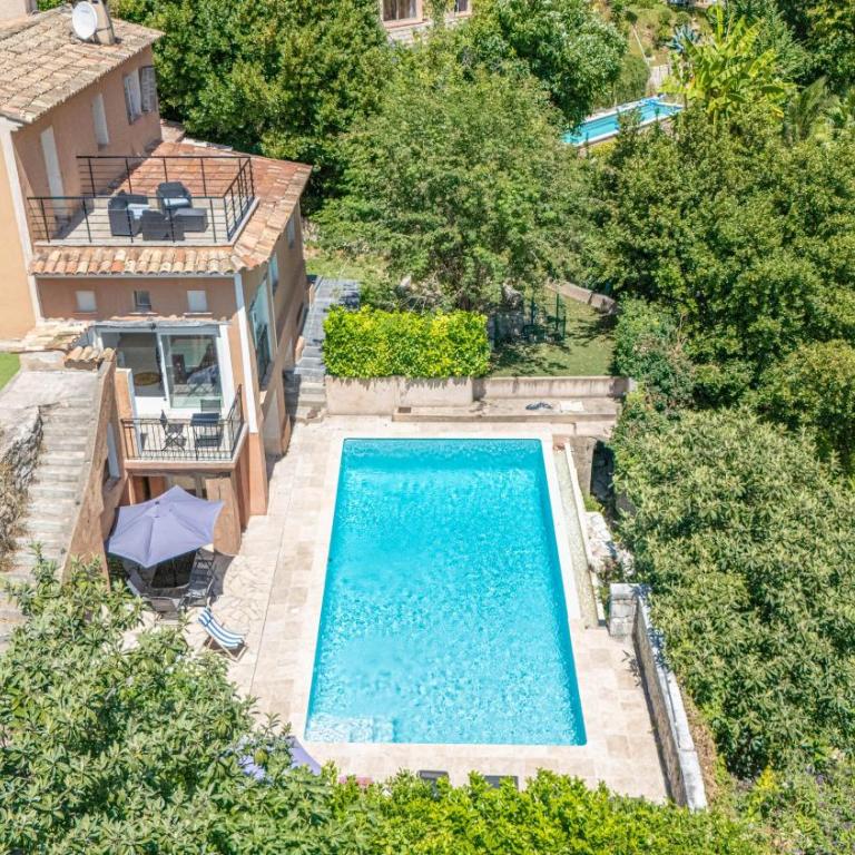 Joli villa avec sa grande piscine! - Villa - 2