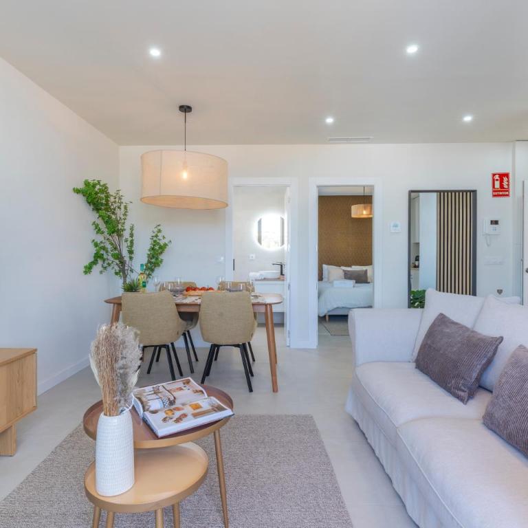 Sunny Ruby Estepona - One-Bedroom Apartment with Balcony - 15