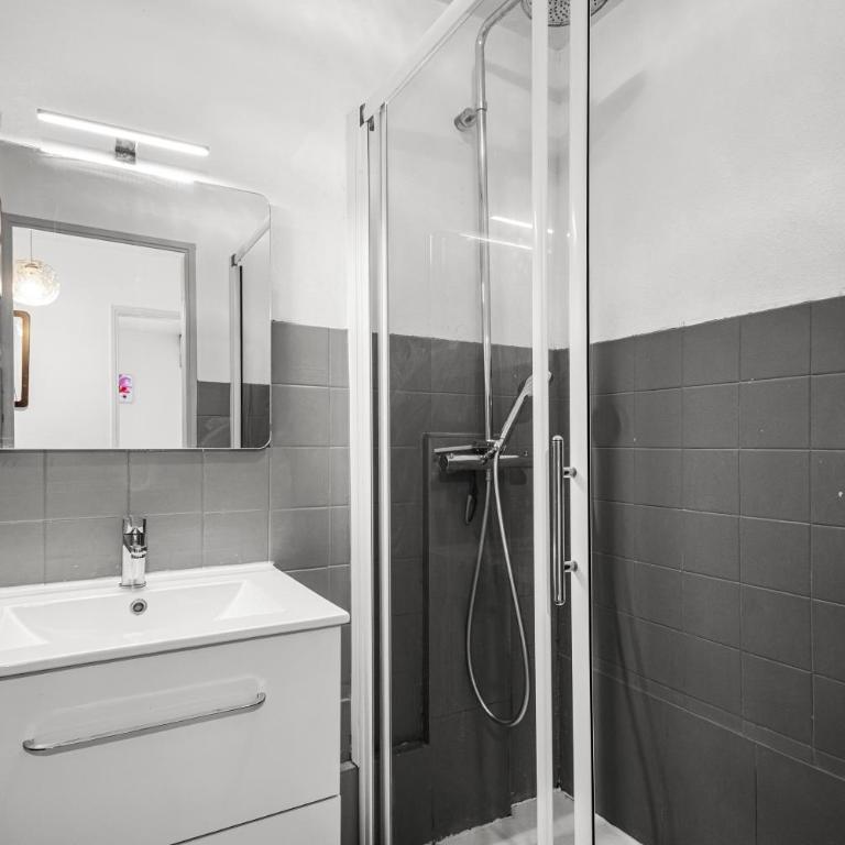 T2 dans résidence arborée - Apartamento de 1 dormitorio con vistas al jardín - 17