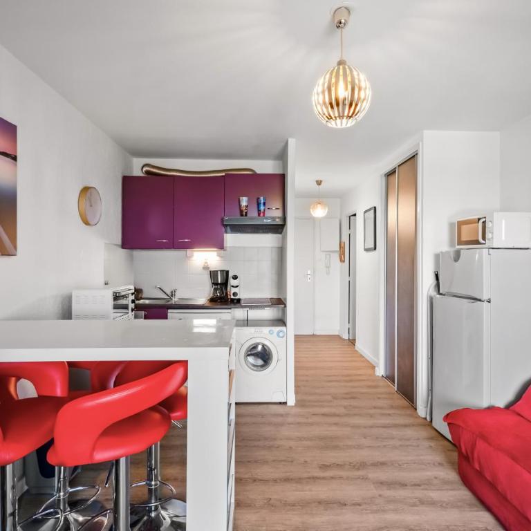 T2 dans résidence arborée - Apartamento de 1 dormitorio con vistas al jardín - 10
