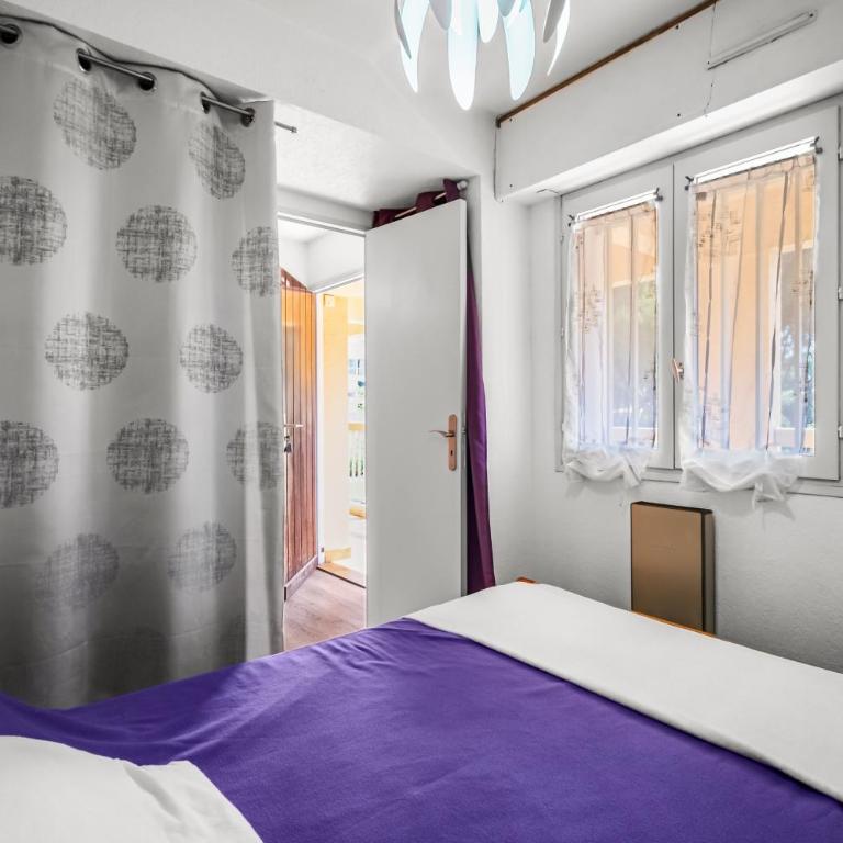 T2 dans résidence arborée - Apartamento de 1 dormitorio con vistas al jardín - 20