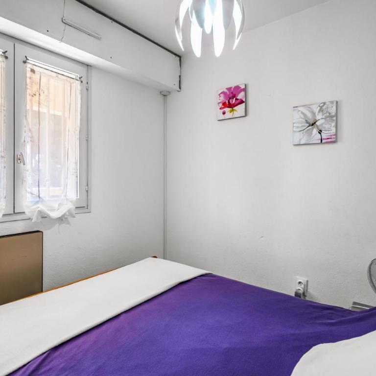 T2 dans résidence arborée - Apartamento de 1 dormitorio con vistas al jardín - 19