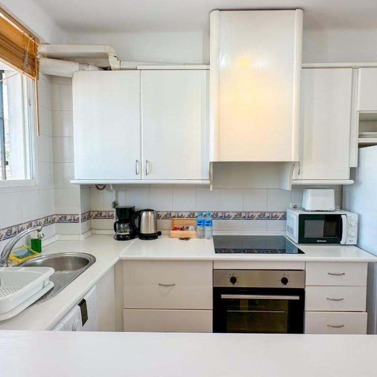 Edif Miami, 350m to the beach, views, pool - Two-Bedroom Apartment - 10