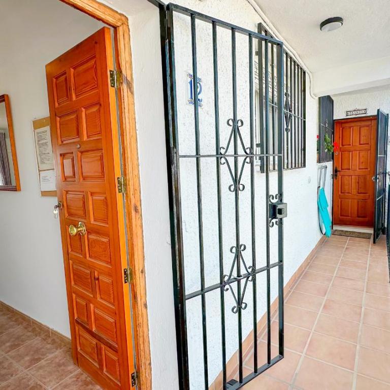 Edif Miami, 350m to the beach, views, pool - Two-Bedroom Apartment - 24