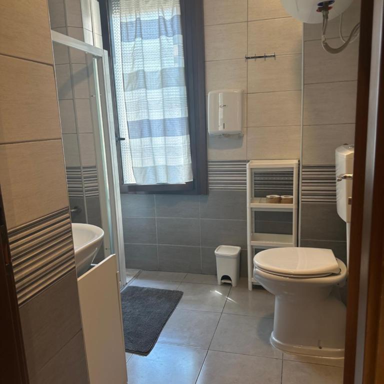 Guest House Brianza Room - Camera Singola Standard con Bagno in Comune - 13