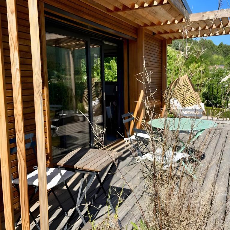 Gite de Charme écologique - Two-Bedroom Deluxe Apartment with Garden View - 15