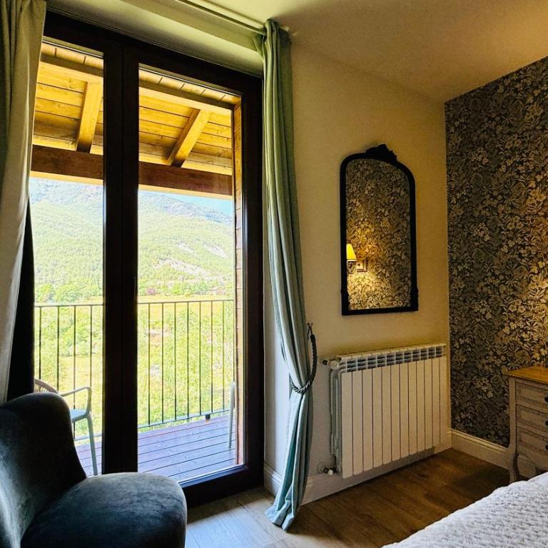 Leyendas Del Pirineo Turismo Rural - Habitación Doble con vistas a la montaña - 1