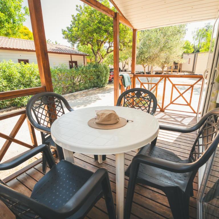 HolaCamp Sitges Relax - Bungalow Estándar - 6