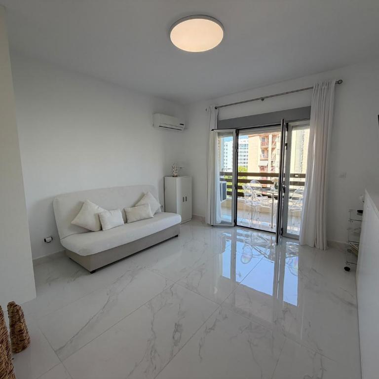 Tres Delfines Solo Familias Serviplaya - Estudio con terraza - 1