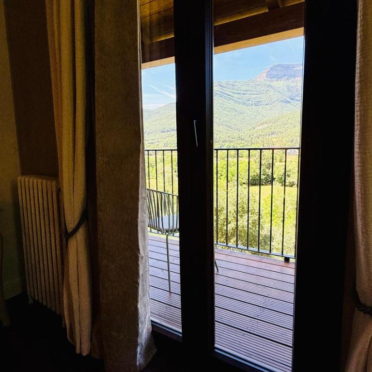 Leyendas Del Pirineo Turismo Rural - Habitación Doble con vistas a la montaña - 1