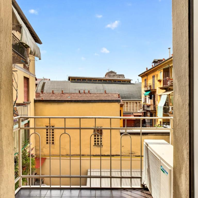 Duomo 15 min - Balcony - AC - No Lift - Appartamento con 1 Camera da Letto - 15