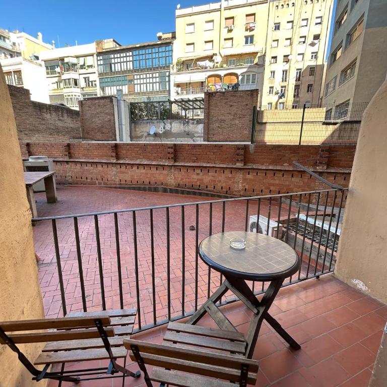 Hostal Delfos - Habitación Doble con baño compartido - 1 o 2 camas - 2